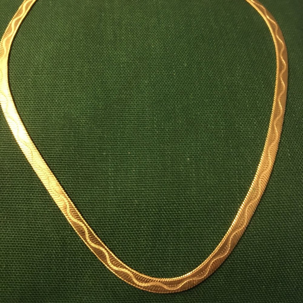 Beautiful two sided gold tone chain